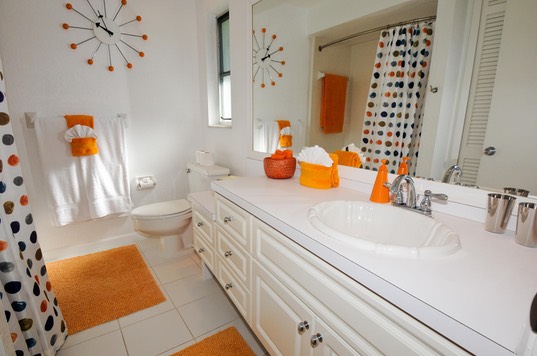 Villa Casa Blanca Cape Coral-large-019-Guest Bathroom-1500x997-72dpi